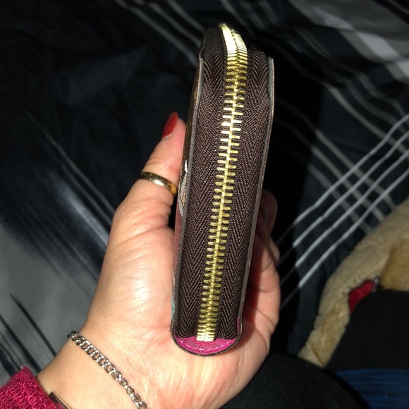 Louis Vuitton Limited Edition Wallet - Picture 7 of 8